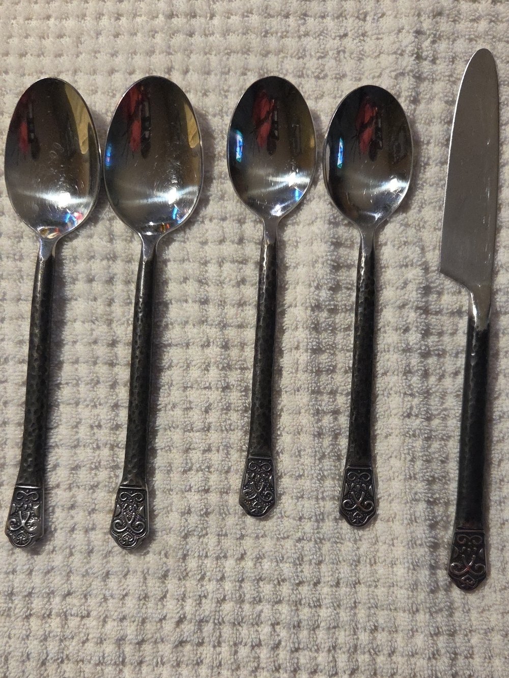 Avalon Black Decorative Stainless Steel GS 18/10 Flatware Spoons & Knife